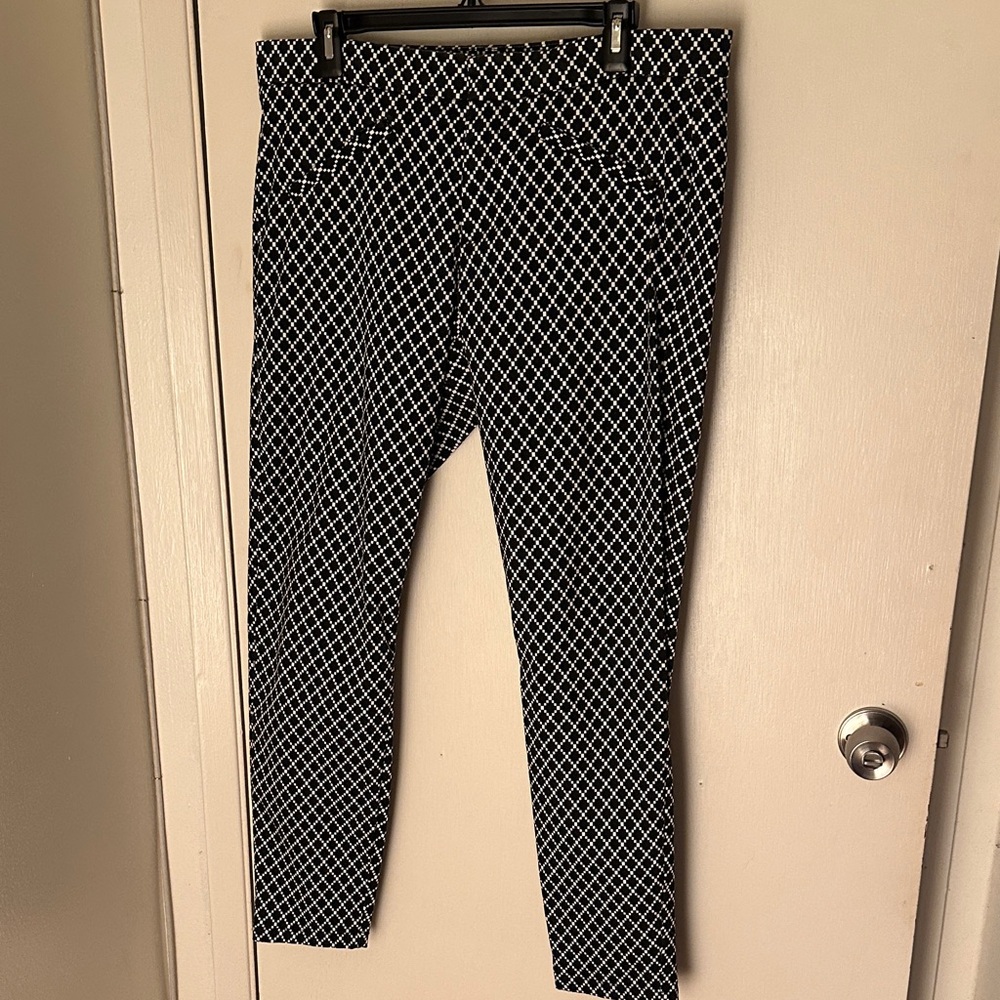 Black and White Skinny Pants